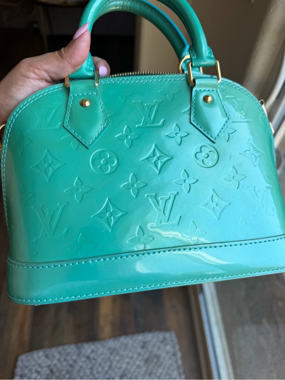 Louis Vuitton Vernis Alma BB Crossbody Bag in Blue Lagoon - Picture 3 of 16